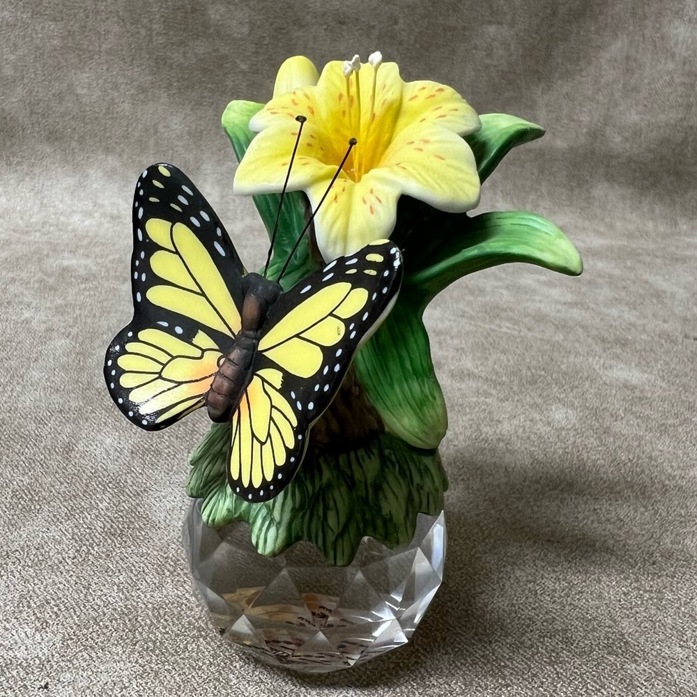 Seymour Mann Porcelain Monarch Butterfly & Yellow Lily Blossom on crystal ball